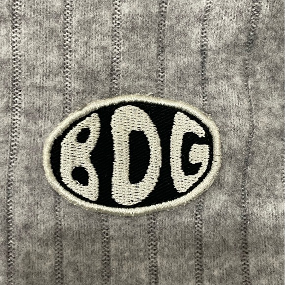 BDG Small Crop Sweater Top Short Sleeve Grey Urban Outfitters V neck - Picture 6 of 14